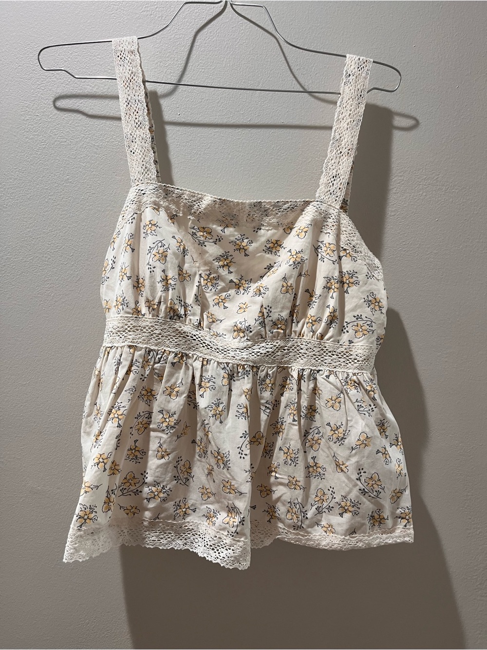 Celebrity Pink Cream Floral Lace-Trim Camisole